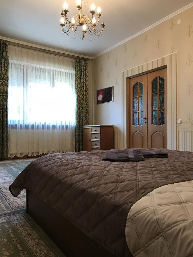 Large Apartment In The City Center Мукачево Екстер'єр фото